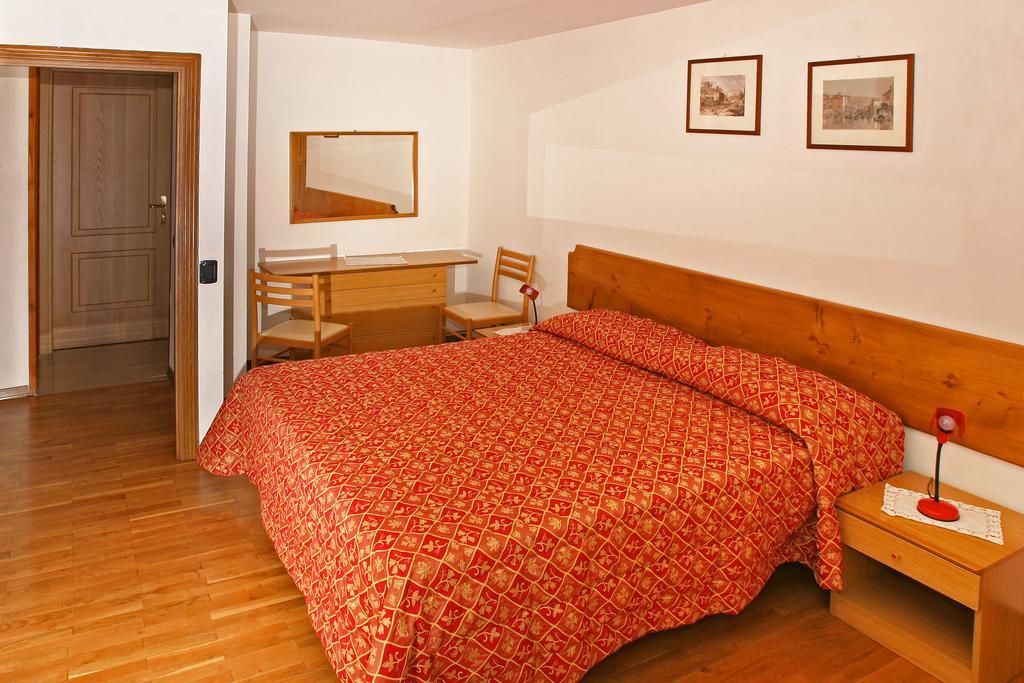 Hotel Biancaneve Sauze D'Oulx Phòng bức ảnh